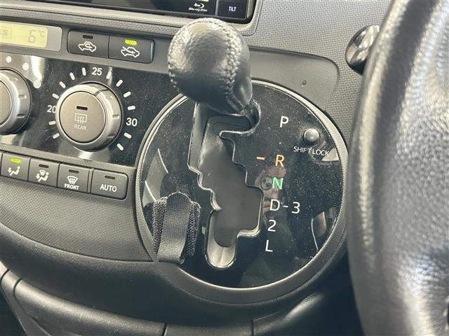 シエンタ ＤＩＣＥ－Ｇ　・４ＷＤ・社外ナビ／フルセグＴＶ／ＤＶＤ／ＣＤ／ＳＤ／ＢＴ・バックカメラ・左側パワースライドドア・ＥＴＣ・ＨＩＤ・フロントフォグ・キーレス・ドアバイザー・電格ミラー（9枚目）