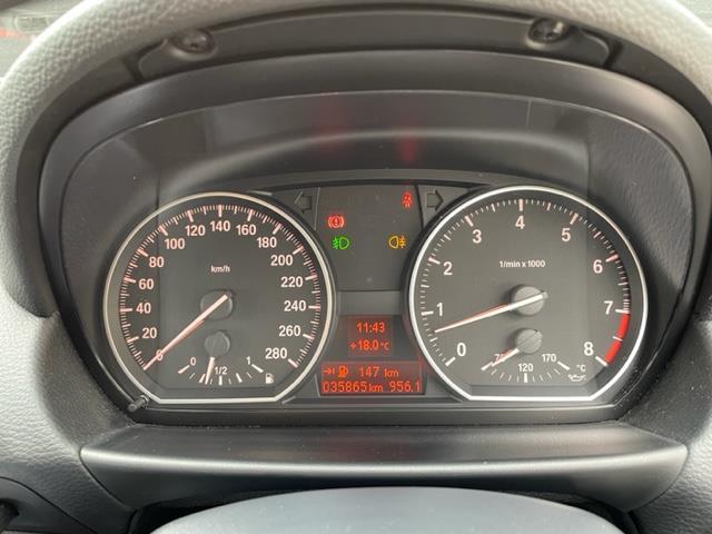 １シリーズ １３０ｉ　純正ナビ　ミラー内蔵ＥＴＣ　純正ＨＩＤヘッドライト　フロント／バックフォグ　純正１８インチＡＷ　キーレスエントリー（4枚目）