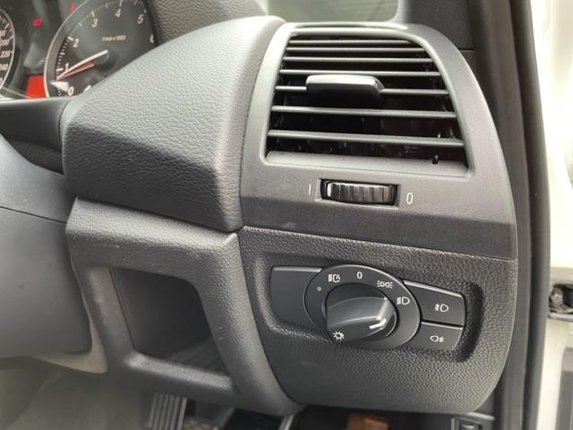 １シリーズ １３０ｉ　純正ナビ　ミラー内蔵ＥＴＣ　純正ＨＩＤヘッドライト　フロント／バックフォグ　純正１８インチＡＷ　キーレスエントリー（13枚目）