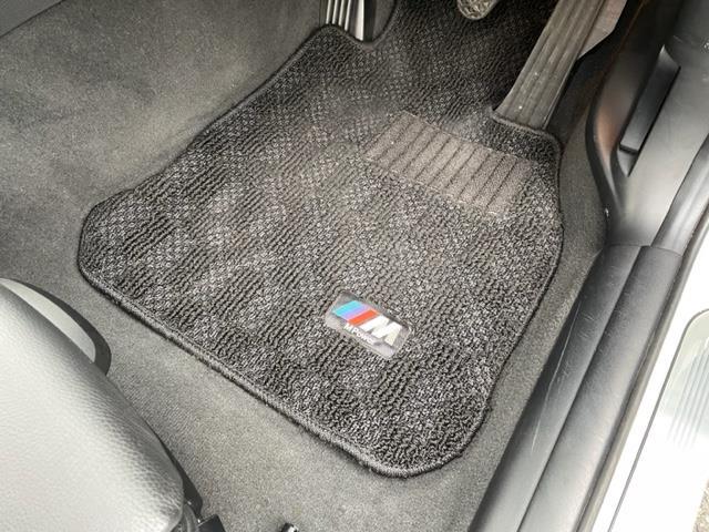 １シリーズ １３０ｉ　純正ナビ　ミラー内蔵ＥＴＣ　純正ＨＩＤヘッドライト　フロント／バックフォグ　純正１８インチＡＷ　キーレスエントリー（20枚目）