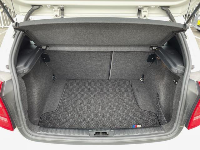 １シリーズ １３０ｉ　純正ナビ　ミラー内蔵ＥＴＣ　純正ＨＩＤヘッドライト　フロント／バックフォグ　純正１８インチＡＷ　キーレスエントリー（25枚目）