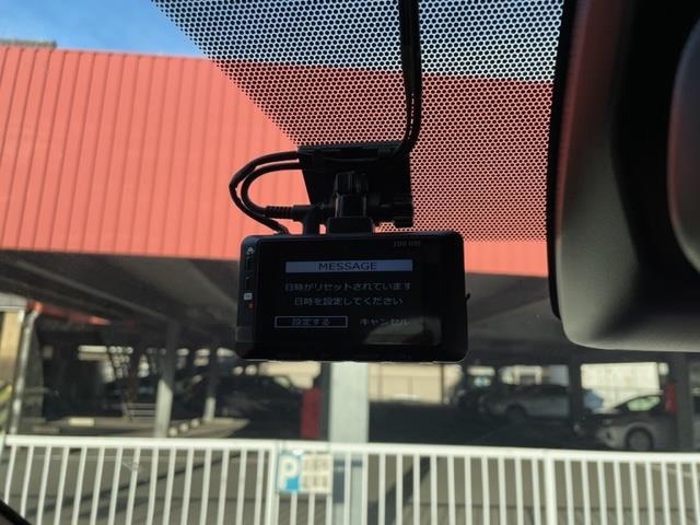 ヴォクシー ハイブリッドＺＳ　煌ＩＩＩ　ワンオーナー　純正９インチＳＤナビ【ＮＳＺＴ－Ｙ６８Ｔ】　ＤＴＶ／ＳＤ／ＣＤ／ＤＶＤ／ＲＥＣ／ＢＴ　バックカメラ　ＥＴＣ２．０　両側パワースライドドア　前後ドラレコ　純正１６インチアルミ（6枚目）