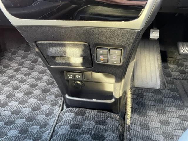 ヴォクシー ハイブリッドＺＳ　煌ＩＩＩ　ワンオーナー　純正９インチＳＤナビ【ＮＳＺＴ－Ｙ６８Ｔ】　ＤＴＶ／ＳＤ／ＣＤ／ＤＶＤ／ＲＥＣ／ＢＴ　バックカメラ　ＥＴＣ２．０　両側パワースライドドア　前後ドラレコ　純正１６インチアルミ（11枚目）