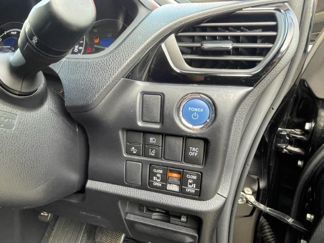 ヴォクシー ハイブリッドＺＳ　煌ＩＩＩ　ワンオーナー　純正９インチＳＤナビ【ＮＳＺＴ－Ｙ６８Ｔ】　ＤＴＶ／ＳＤ／ＣＤ／ＤＶＤ／ＲＥＣ／ＢＴ　バックカメラ　ＥＴＣ２．０　両側パワースライドドア　前後ドラレコ　純正１６インチアルミ（12枚目）