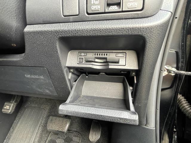 ヴォクシー ハイブリッドＺＳ　煌ＩＩＩ　ワンオーナー　純正９インチＳＤナビ【ＮＳＺＴ－Ｙ６８Ｔ】　ＤＴＶ／ＳＤ／ＣＤ／ＤＶＤ／ＲＥＣ／ＢＴ　バックカメラ　ＥＴＣ２．０　両側パワースライドドア　前後ドラレコ　純正１６インチアルミ（13枚目）