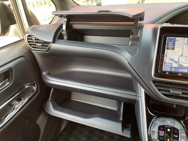 ヴォクシー ハイブリッドＺＳ　煌ＩＩＩ　ワンオーナー　純正９インチＳＤナビ【ＮＳＺＴ－Ｙ６８Ｔ】　ＤＴＶ／ＳＤ／ＣＤ／ＤＶＤ／ＲＥＣ／ＢＴ　バックカメラ　ＥＴＣ２．０　両側パワースライドドア　前後ドラレコ　純正１６インチアルミ（14枚目）