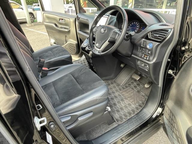 ヴォクシー ハイブリッドＺＳ　煌ＩＩＩ　ワンオーナー　純正９インチＳＤナビ【ＮＳＺＴ－Ｙ６８Ｔ】　ＤＴＶ／ＳＤ／ＣＤ／ＤＶＤ／ＲＥＣ／ＢＴ　バックカメラ　ＥＴＣ２．０　両側パワースライドドア　前後ドラレコ　純正１６インチアルミ（16枚目）
