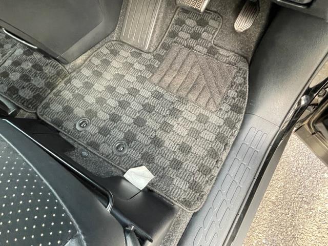 ヴォクシー ハイブリッドＺＳ　煌ＩＩＩ　ワンオーナー　純正９インチＳＤナビ【ＮＳＺＴ－Ｙ６８Ｔ】　ＤＴＶ／ＳＤ／ＣＤ／ＤＶＤ／ＲＥＣ／ＢＴ　バックカメラ　ＥＴＣ２．０　両側パワースライドドア　前後ドラレコ　純正１６インチアルミ（19枚目）