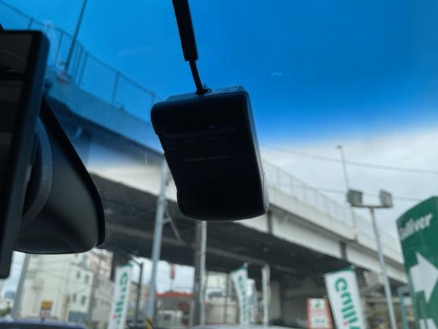 オデッセイ アブソルート・２０ｔｈアニバーサリー　純正インターナビ　ＤＴＶ／ラジオ／ＣＤ／ＤＶＤ／ＢＴ／ＵＳＢ×２／ＨＤＭＩ　バックカメラ　純正フリップダウンモニター【ＶＭ－１５５ＥＮ】　両側パワースライドドア　ビルトインＥＴＣ　ドライブレコーダー（6枚目）