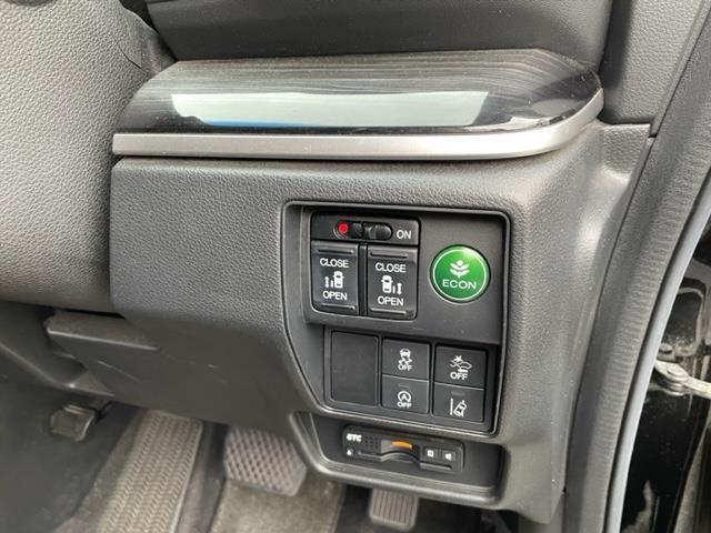 オデッセイ アブソルート・２０ｔｈアニバーサリー　純正インターナビ　ＤＴＶ／ラジオ／ＣＤ／ＤＶＤ／ＢＴ／ＵＳＢ×２／ＨＤＭＩ　バックカメラ　純正フリップダウンモニター【ＶＭ－１５５ＥＮ】　両側パワースライドドア　ビルトインＥＴＣ　ドライブレコーダー（11枚目）