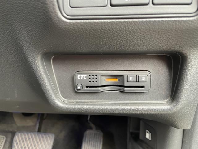 オデッセイ アブソルート・２０ｔｈアニバーサリー　純正インターナビ　ＤＴＶ／ラジオ／ＣＤ／ＤＶＤ／ＢＴ／ＵＳＢ×２／ＨＤＭＩ　バックカメラ　純正フリップダウンモニター【ＶＭ－１５５ＥＮ】　両側パワースライドドア　ビルトインＥＴＣ　ドライブレコーダー（12枚目）