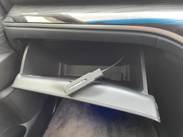 オデッセイ アブソルート・２０ｔｈアニバーサリー　純正インターナビ　ＤＴＶ／ラジオ／ＣＤ／ＤＶＤ／ＢＴ／ＵＳＢ×２／ＨＤＭＩ　バックカメラ　純正フリップダウンモニター【ＶＭ－１５５ＥＮ】　両側パワースライドドア　ビルトインＥＴＣ　ドライブレコーダー（13枚目）