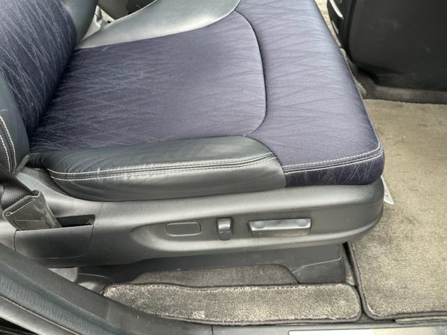 オデッセイ アブソルート・２０ｔｈアニバーサリー　純正インターナビ　ＤＴＶ／ラジオ／ＣＤ／ＤＶＤ／ＢＴ／ＵＳＢ×２／ＨＤＭＩ　バックカメラ　純正フリップダウンモニター【ＶＭ－１５５ＥＮ】　両側パワースライドドア　ビルトインＥＴＣ　ドライブレコーダー（17枚目）