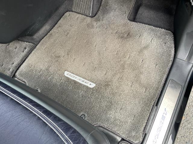 オデッセイ アブソルート・２０ｔｈアニバーサリー　純正インターナビ　ＤＴＶ／ラジオ／ＣＤ／ＤＶＤ／ＢＴ／ＵＳＢ×２／ＨＤＭＩ　バックカメラ　純正フリップダウンモニター【ＶＭ－１５５ＥＮ】　両側パワースライドドア　ビルトインＥＴＣ　ドライブレコーダー（18枚目）