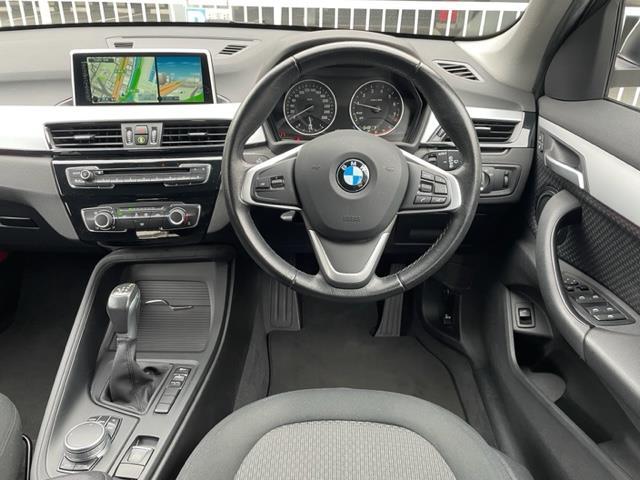 Ｘ１ ｓＤｒｉｖｅ　１８ｉ　純正ナビ　バックカメラ　クリアランスソナー　ＥＴＣ内蔵バックミラー　ドライブレコーダー　オートマチックトランクリッド　インテリジェントセーフティ　純正１７インチＡＷ（2枚目）