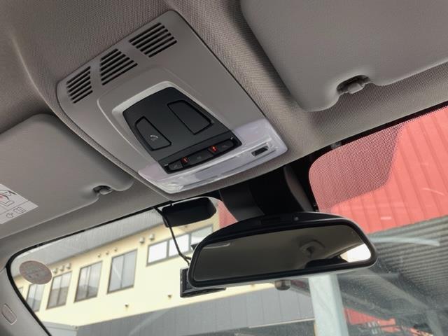 Ｘ１ ｓＤｒｉｖｅ　１８ｉ　純正ナビ　バックカメラ　クリアランスソナー　ＥＴＣ内蔵バックミラー　ドライブレコーダー　オートマチックトランクリッド　インテリジェントセーフティ　純正１７インチＡＷ（5枚目）