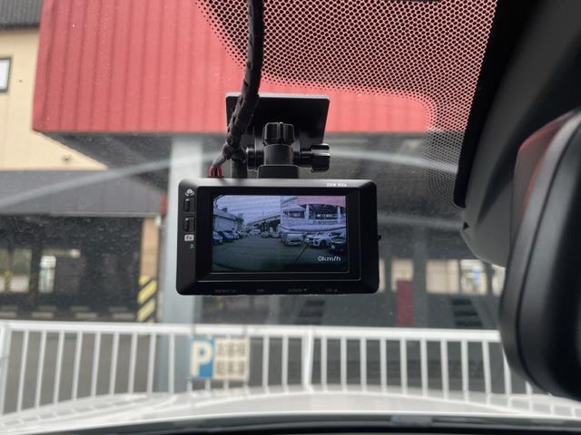 Ｘ１ ｓＤｒｉｖｅ　１８ｉ　純正ナビ　バックカメラ　クリアランスソナー　ＥＴＣ内蔵バックミラー　ドライブレコーダー　オートマチックトランクリッド　インテリジェントセーフティ　純正１７インチＡＷ（7枚目）