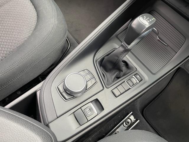 Ｘ１ ｓＤｒｉｖｅ　１８ｉ　純正ナビ　バックカメラ　クリアランスソナー　ＥＴＣ内蔵バックミラー　ドライブレコーダー　オートマチックトランクリッド　インテリジェントセーフティ　純正１７インチＡＷ（12枚目）