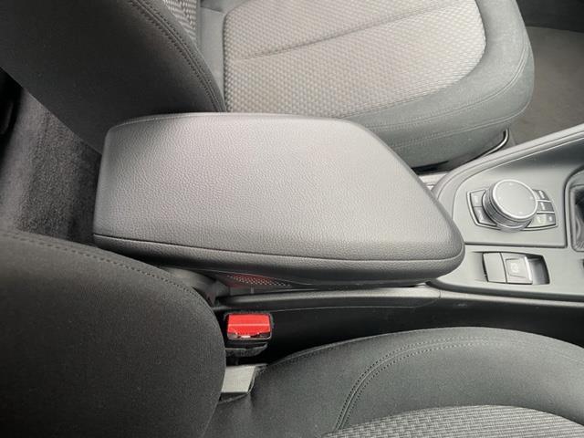 Ｘ１ ｓＤｒｉｖｅ　１８ｉ　純正ナビ　バックカメラ　クリアランスソナー　ＥＴＣ内蔵バックミラー　ドライブレコーダー　オートマチックトランクリッド　インテリジェントセーフティ　純正１７インチＡＷ（13枚目）