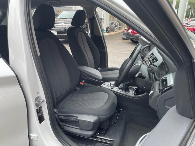 Ｘ１ ｓＤｒｉｖｅ　１８ｉ　純正ナビ　バックカメラ　クリアランスソナー　ＥＴＣ内蔵バックミラー　ドライブレコーダー　オートマチックトランクリッド　インテリジェントセーフティ　純正１７インチＡＷ（16枚目）