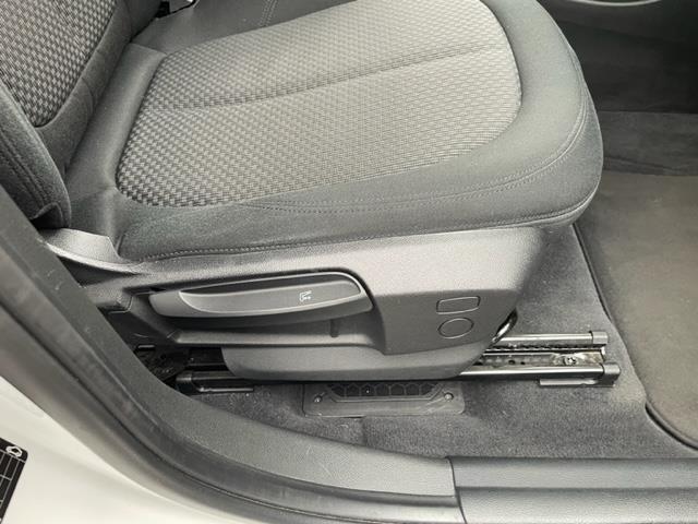 Ｘ１ ｓＤｒｉｖｅ　１８ｉ　純正ナビ　バックカメラ　クリアランスソナー　ＥＴＣ内蔵バックミラー　ドライブレコーダー　オートマチックトランクリッド　インテリジェントセーフティ　純正１７インチＡＷ（19枚目）