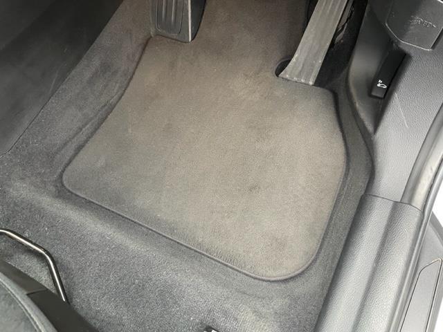 Ｘ１ ｓＤｒｉｖｅ　１８ｉ　純正ナビ　バックカメラ　クリアランスソナー　ＥＴＣ内蔵バックミラー　ドライブレコーダー　オートマチックトランクリッド　インテリジェントセーフティ　純正１７インチＡＷ（20枚目）