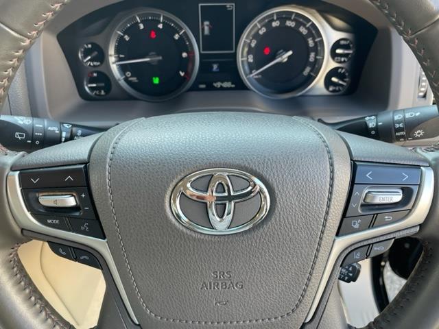 ランドクルーザー ＡＸ　ワンオーナー　純正ナビ　ＤＶＤ／ＣＤ／ＤＶＤ／ＢＲ／ＢＴ　全方位カメラ　クリアランスソナー　ビルトインＥＴＣ２．０　ドライブレコーダー　ブラインドスポットモニター　純正１８インチＡＷ（3枚目）