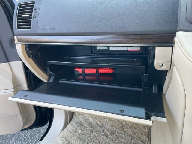 ランドクルーザー ＡＸ　ワンオーナー　純正ナビ　ＤＶＤ／ＣＤ／ＤＶＤ／ＢＲ／ＢＴ　全方位カメラ　クリアランスソナー　ビルトインＥＴＣ２．０　ドライブレコーダー　ブラインドスポットモニター　純正１８インチＡＷ（16枚目）