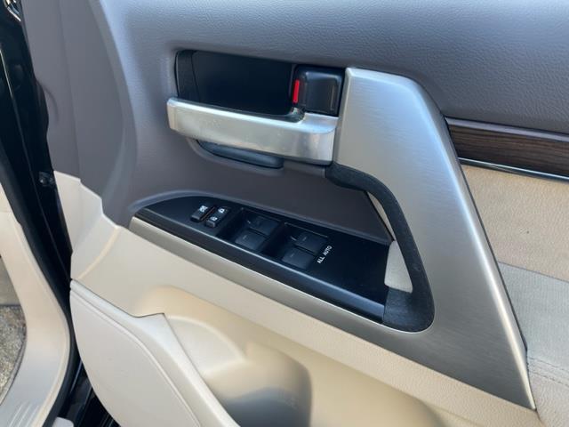 ランドクルーザー ＡＸ　ワンオーナー　純正ナビ　ＤＶＤ／ＣＤ／ＤＶＤ／ＢＲ／ＢＴ　全方位カメラ　クリアランスソナー　ビルトインＥＴＣ２．０　ドライブレコーダー　ブラインドスポットモニター　純正１８インチＡＷ（19枚目）