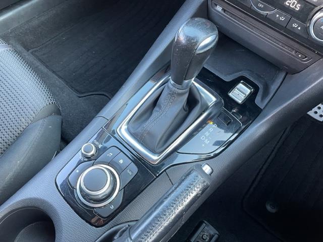 アクセラスポーツ １５Ｓ　プロアクティブ　ワンオーナー　純正ナビ　ＤＴＶ／ＣＤ／ＤＶＤ／ＢＴ　バックカメラ　ヘッドアップディスプレイ　ＥＴＣ　クルーズコントロール　ブラインドスポットモニター　純正１６インチＡＷ　パドルシフト付きステアリング（11枚目）