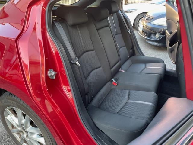 アクセラスポーツ １５Ｓ　プロアクティブ　ワンオーナー　純正ナビ　ＤＴＶ／ＣＤ／ＤＶＤ／ＢＴ　バックカメラ　ヘッドアップディスプレイ　ＥＴＣ　クルーズコントロール　ブラインドスポットモニター　純正１６インチＡＷ　パドルシフト付きステアリング（21枚目）