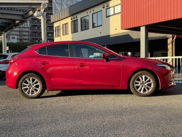 アクセラスポーツ １５Ｓ　プロアクティブ　ワンオーナー　純正ナビ　ＤＴＶ／ＣＤ／ＤＶＤ／ＢＴ　バックカメラ　ヘッドアップディスプレイ　ＥＴＣ　クルーズコントロール　ブラインドスポットモニター　純正１６インチＡＷ　パドルシフト付きステアリング（32枚目）