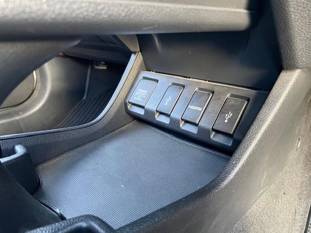 ヴェゼル ハイブリッドＺ　純正インターナビ　ＤＴＶ／ＣＤ／ＤＶＤ／ＵＳＢ／ＨＤＭＩ／ＢＴ　バックカメラ　レザーシート　シートヒーター　シティーブレーキアクティブシステム　ビルトインＥＴＣ　前後ドライブレコーダー　スマートキー（11枚目）