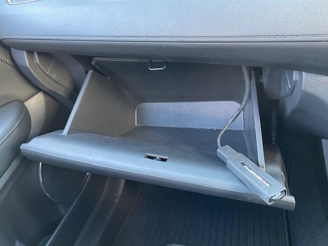 ヴェゼル ハイブリッドＺ　純正インターナビ　ＤＴＶ／ＣＤ／ＤＶＤ／ＵＳＢ／ＨＤＭＩ／ＢＴ　バックカメラ　レザーシート　シートヒーター　シティーブレーキアクティブシステム　ビルトインＥＴＣ　前後ドライブレコーダー　スマートキー（15枚目）