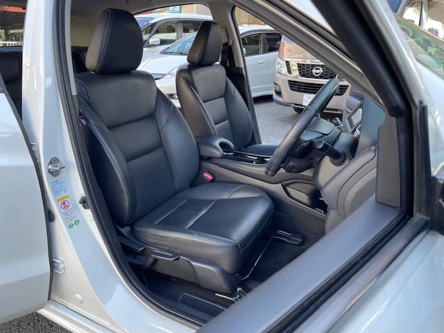 ヴェゼル ハイブリッドＺ　純正インターナビ　ＤＴＶ／ＣＤ／ＤＶＤ／ＵＳＢ／ＨＤＭＩ／ＢＴ　バックカメラ　レザーシート　シートヒーター　シティーブレーキアクティブシステム　ビルトインＥＴＣ　前後ドライブレコーダー　スマートキー（16枚目）