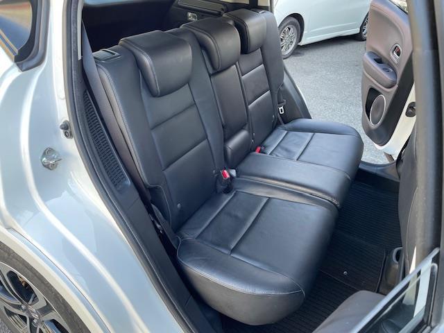 ヴェゼル ハイブリッドＺ　純正インターナビ　ＤＴＶ／ＣＤ／ＤＶＤ／ＵＳＢ／ＨＤＭＩ／ＢＴ　バックカメラ　レザーシート　シートヒーター　シティーブレーキアクティブシステム　ビルトインＥＴＣ　前後ドライブレコーダー　スマートキー（21枚目）