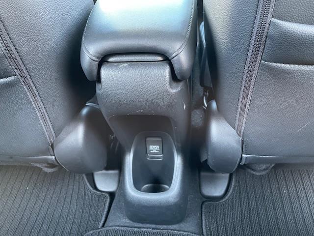 ヴェゼル ハイブリッドＺ　純正インターナビ　ＤＴＶ／ＣＤ／ＤＶＤ／ＵＳＢ／ＨＤＭＩ／ＢＴ　バックカメラ　レザーシート　シートヒーター　シティーブレーキアクティブシステム　ビルトインＥＴＣ　前後ドライブレコーダー　スマートキー（24枚目）