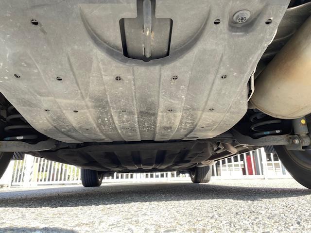 ヴェゼル ハイブリッドＺ　純正インターナビ　ＤＴＶ／ＣＤ／ＤＶＤ／ＵＳＢ／ＨＤＭＩ／ＢＴ　バックカメラ　レザーシート　シートヒーター　シティーブレーキアクティブシステム　ビルトインＥＴＣ　前後ドライブレコーダー　スマートキー（41枚目）