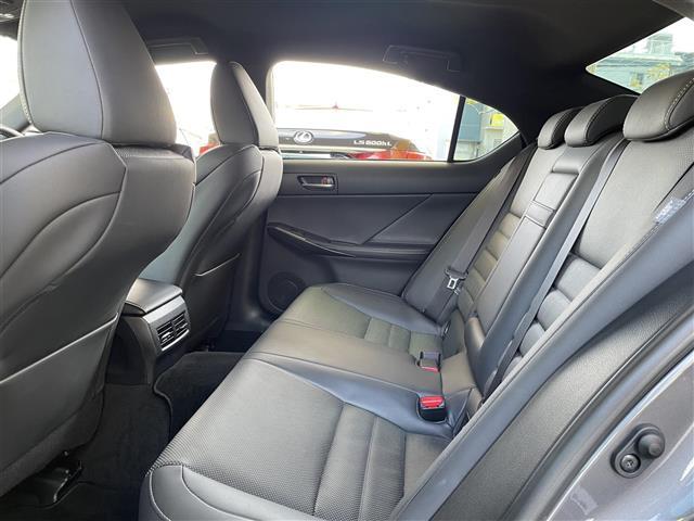 安心の全車保証付き！（※部分保証、国産車は納車後３ヶ月、輸入車は納車後１ヶ月の保証期間となります）。その他長期保証（有償）もご用意しております！※長期保証を付帯できる車両には条件がございます。