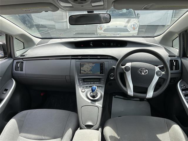 プリウス Ｓ　ディーラー純正ナビ／ＥＴＣ（3枚目）