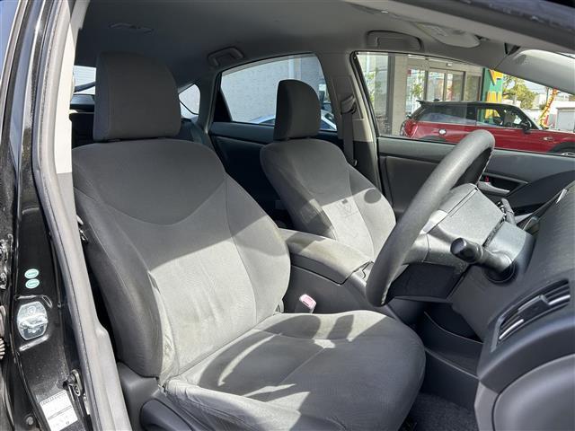 プリウス Ｓ　ディーラー純正ナビ／ＥＴＣ（8枚目）