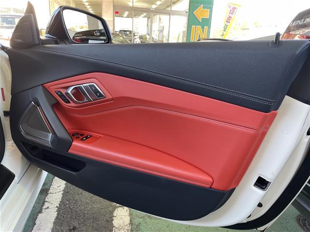 Ｚ４ ｓＤｒｉｖｅ２０ｉ　Ｍスポーツ　ソフトトップ／パドルシフト／革巻ハンドル（13枚目）