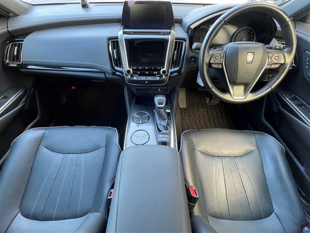 クラウンハイブリッド ＲＳアドバンス　メーカーナビ／バックカメラ／黒レザーシート／シートヒーター／シートベンチレーション／Ｂｌｕｅｔｏｏｔｈ／クルーズコントロール／パーキングサポート／ステアリングヒーター／純正フロアマット／ＥＴＣ（2枚目）