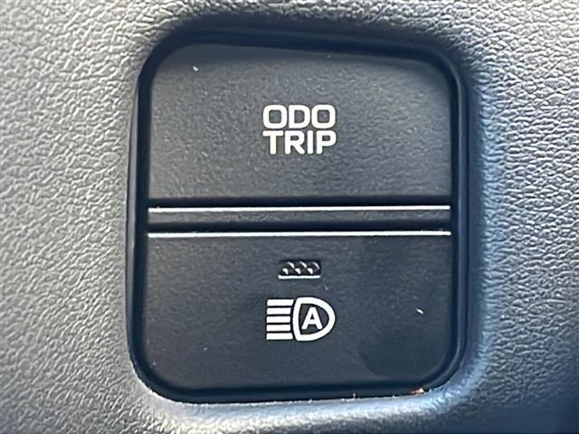 クラウンハイブリッド ＲＳアドバンス　メーカーナビ／バックカメラ／黒レザーシート／シートヒーター／シートベンチレーション／Ｂｌｕｅｔｏｏｔｈ／クルーズコントロール／パーキングサポート／ステアリングヒーター／純正フロアマット／ＥＴＣ（8枚目）