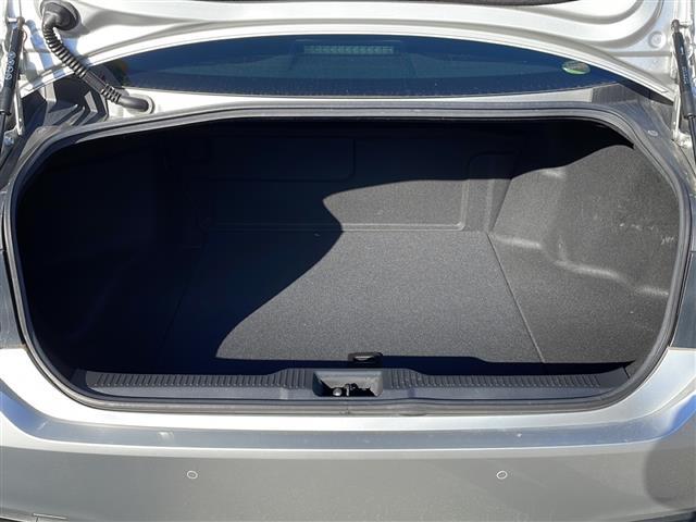 クラウンハイブリッド ＲＳアドバンス　メーカーナビ／バックカメラ／黒レザーシート／シートヒーター／シートベンチレーション／Ｂｌｕｅｔｏｏｔｈ／クルーズコントロール／パーキングサポート／ステアリングヒーター／純正フロアマット／ＥＴＣ（18枚目）