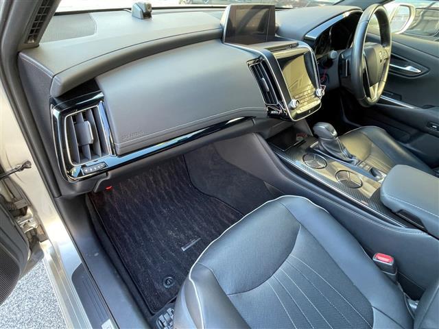 クラウンハイブリッド ＲＳアドバンス　メーカーナビ／バックカメラ／黒レザーシート／シートヒーター／シートベンチレーション／Ｂｌｕｅｔｏｏｔｈ／クルーズコントロール／パーキングサポート／ステアリングヒーター／純正フロアマット／ＥＴＣ（40枚目）