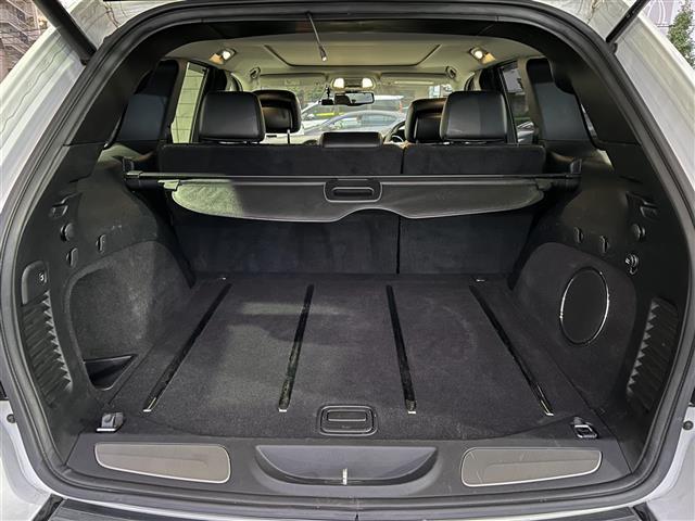 ジープ・グランドチェロキー ＳＲＴ８　ＨＤＤナビ　Ｂｌｕｅｔｏｏｔｈ　フルセグテレビ　バックカメラ　サンルーフ　ブレンボ製ブレーキキャリパー　ステアリングヒーター　シートヒーター　シートクーラー　電動シート　ＥＴＣ　純正２０インチアルミ（26枚目）