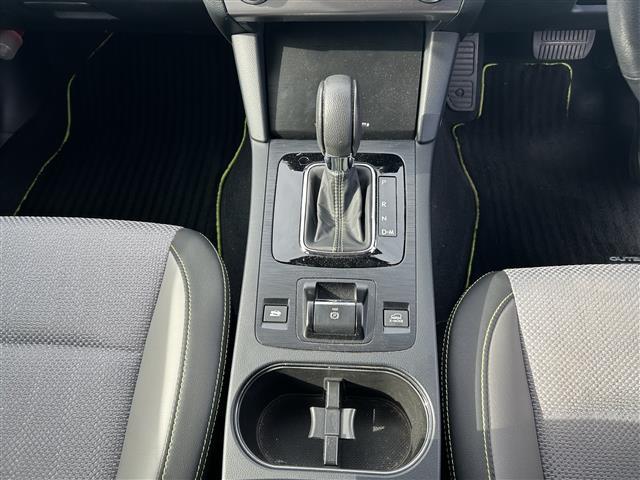 レガシィアウトバック X-アドバンス 4WD アイサイト HDDナビ バックカメラ Bluetooth 電動シート シートヒーター 電動リアゲート アイドリングストップ ETC 純正17インチアルミホイール(13枚目)