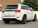 ＳＲＴ８　ＨＤＤナビ　Ｂｌｕｅｔｏｏｔｈ　フルセグテレビ　バックカメラ　サンルーフ　ブレンボ製ブレーキキャリパー　ステアリングヒーター　シートヒーター　シートクーラー　電動シート　ＥＴＣ　純正２０インチアルミ（28枚目）