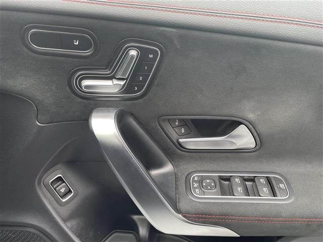 ＣＬＡクラス ＣＬＡ２００ｄ　純正ナビ（Ｂｌｕｅｔｏｏｔｈ、フルセグＴＶ）／全方位カメラ／ＥＴＣ／ワンオーナー／前後ドラレコ／スペアキー／追従走行有クルコン／ＵＳＢ入力端子／電動リア／Ｄ＋Ｎ席パワーシート／Ｄ＋Ｎ席シートヒーター（21枚目）